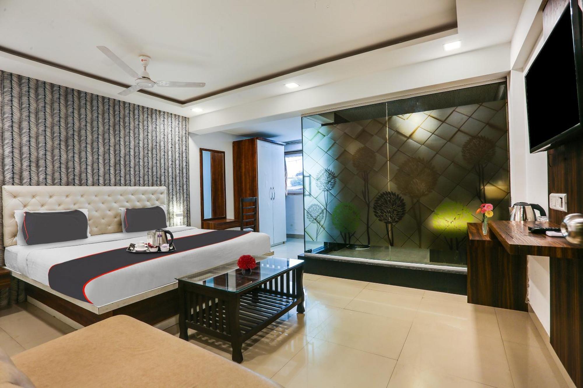 Capital O Arsh Executive Inn Мумбай Екстериор снимка