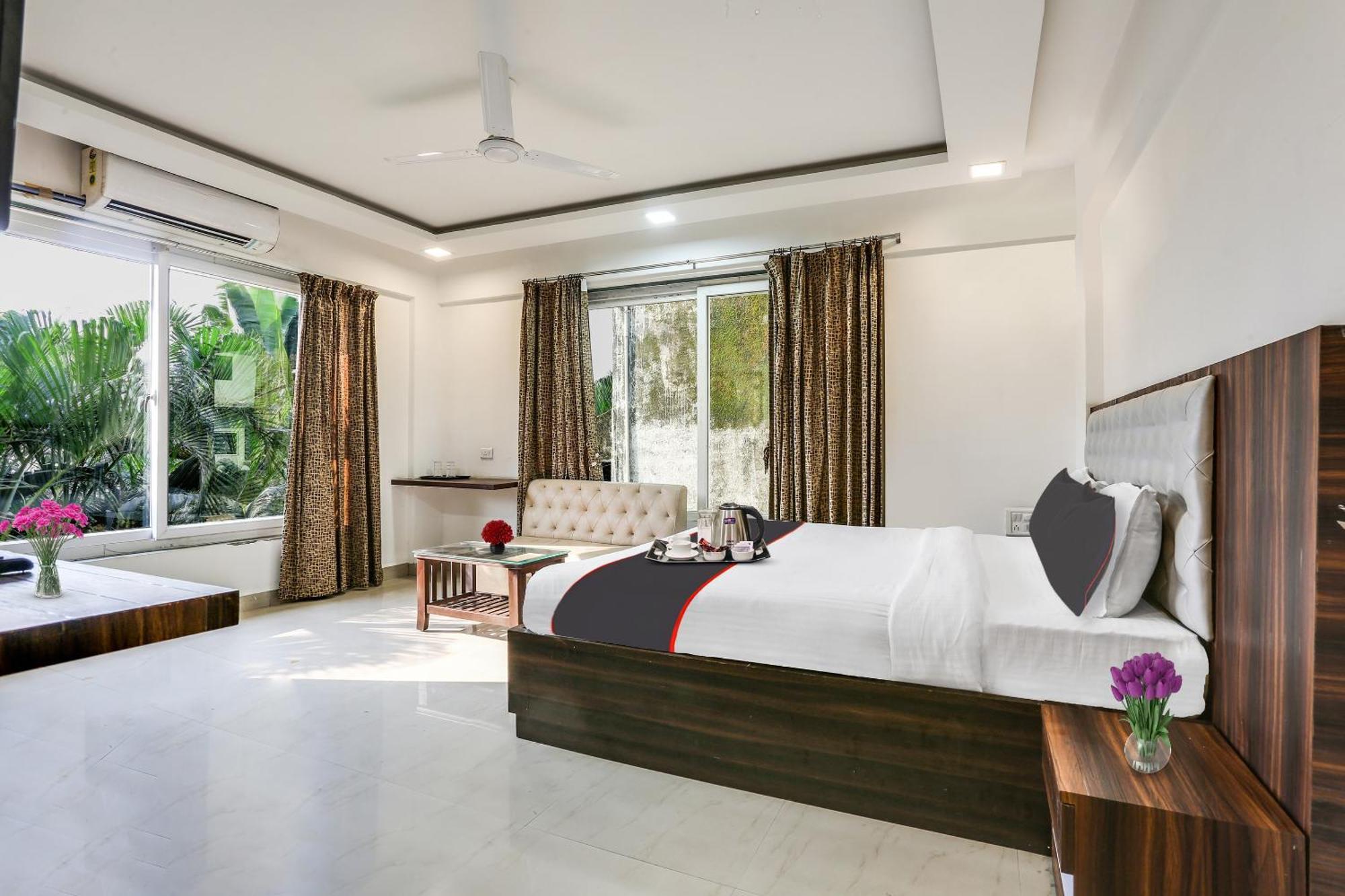 Capital O Arsh Executive Inn Мумбай Екстериор снимка